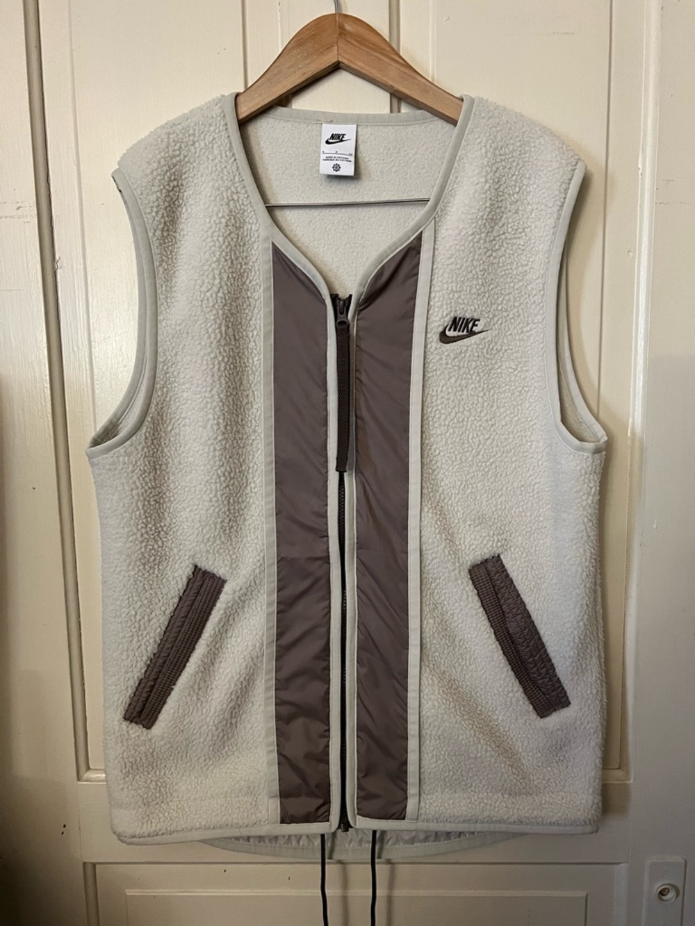 Nike Men’s Sportswear Sport Essentials Fleece Vest Beige Size Small